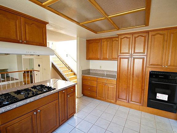 5th image of 16219 Elza Dr