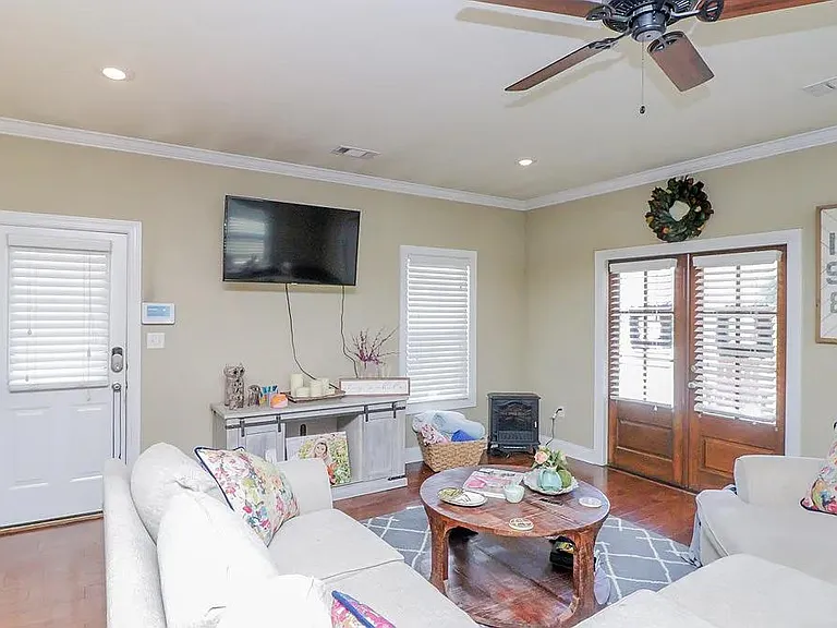 1300 Ashleys Dr — Photo 3