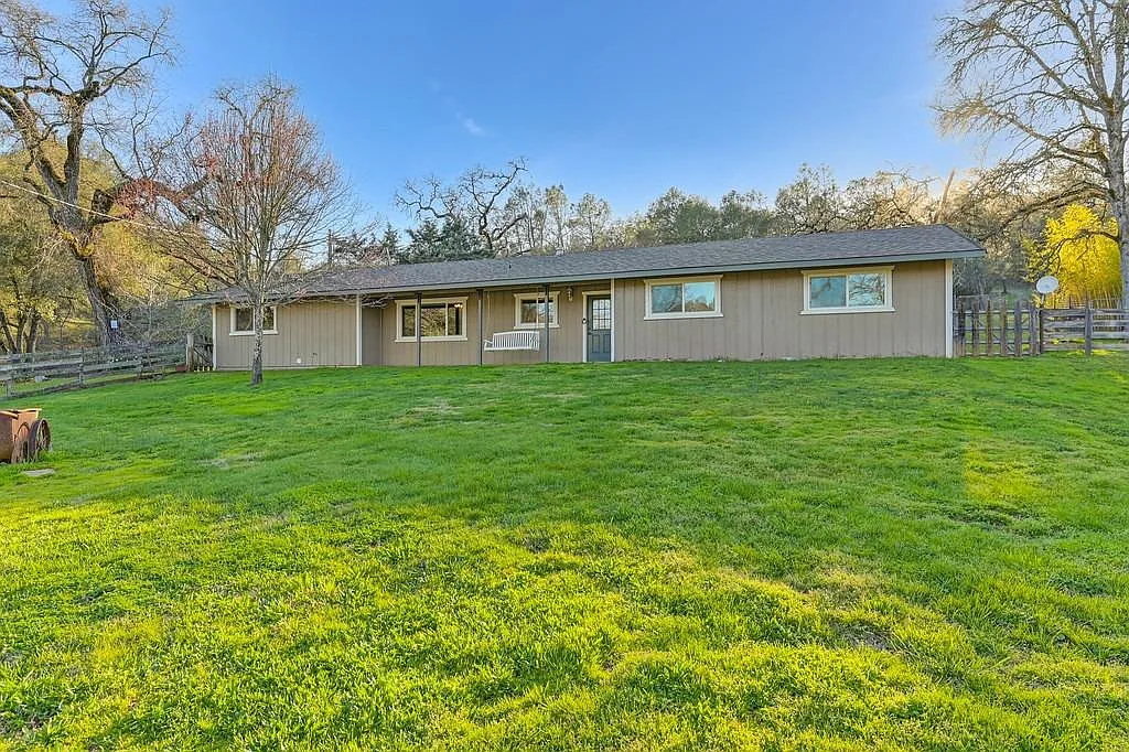 1321 Winding Way photo 1