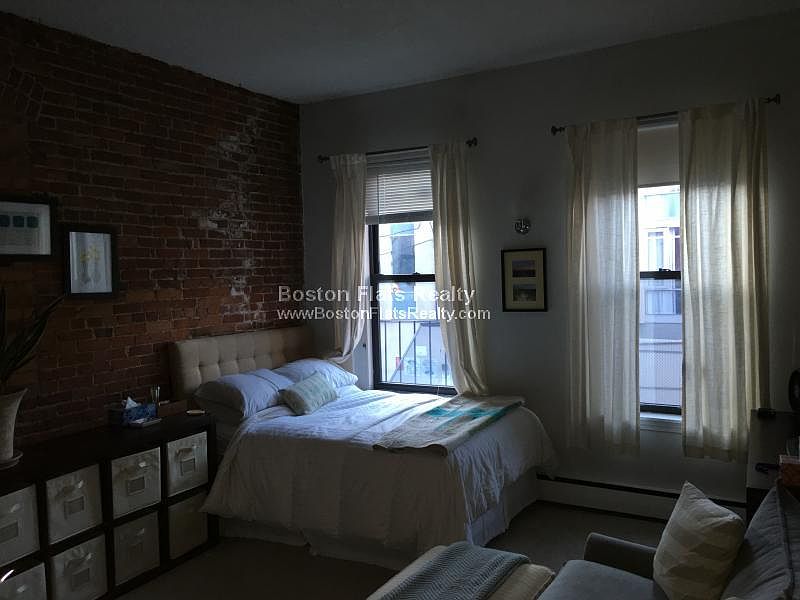 2nd image of 162 Saint Botolph St APT 6