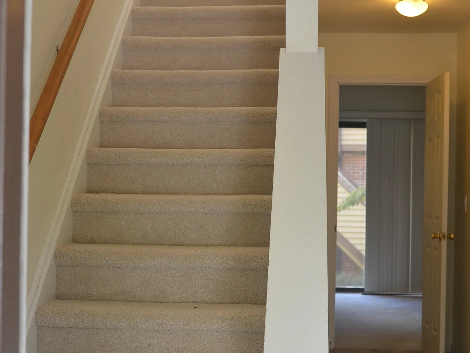 8 Oakwood Ave — Photo 3