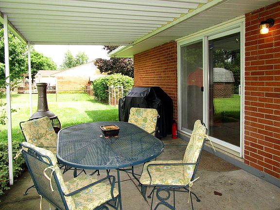 5th image of 205 Silverstone Dr
