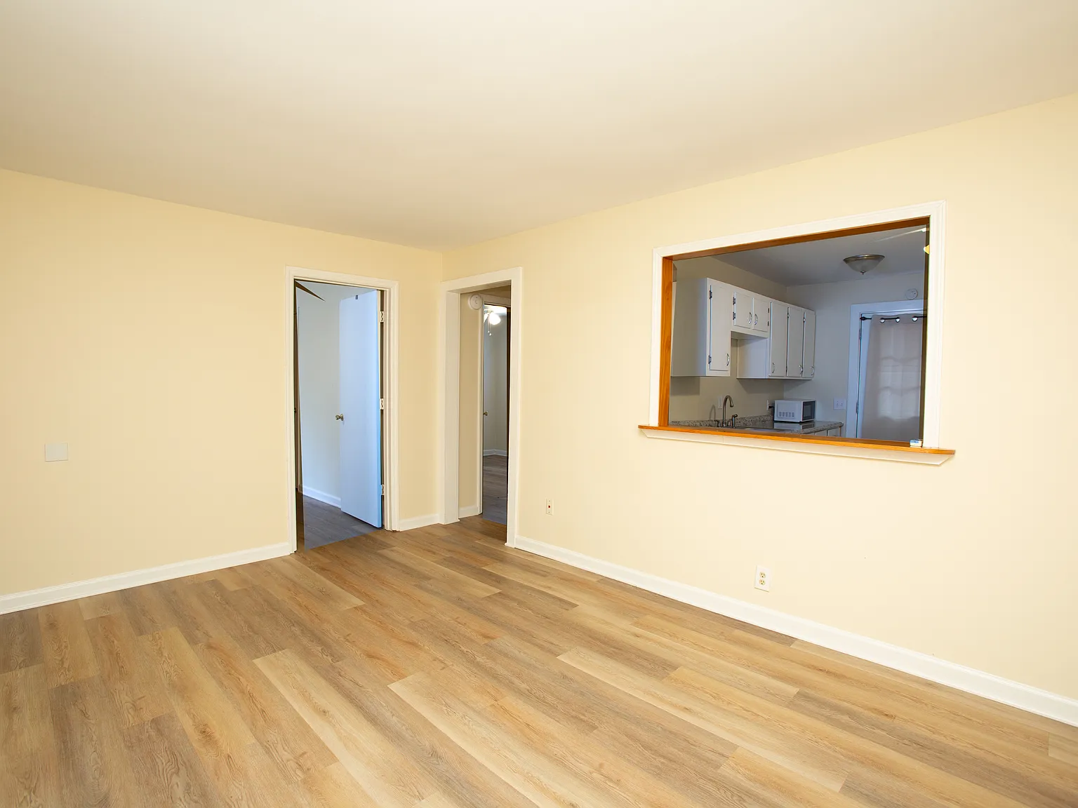 2 bed, 900 sqft, $1,400 — Photo 4