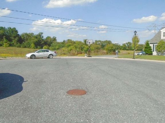 5th image of 16 Willowcreek Ave #U-0032