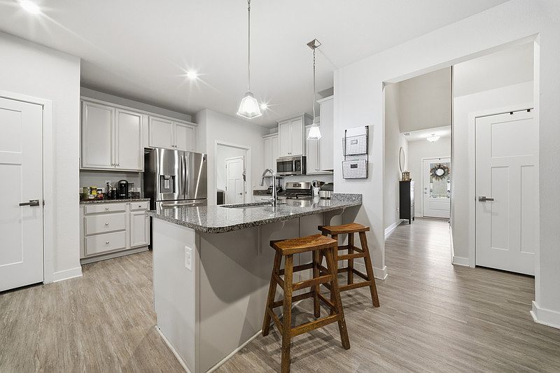 1st image of 1617 Catbird Ln #1