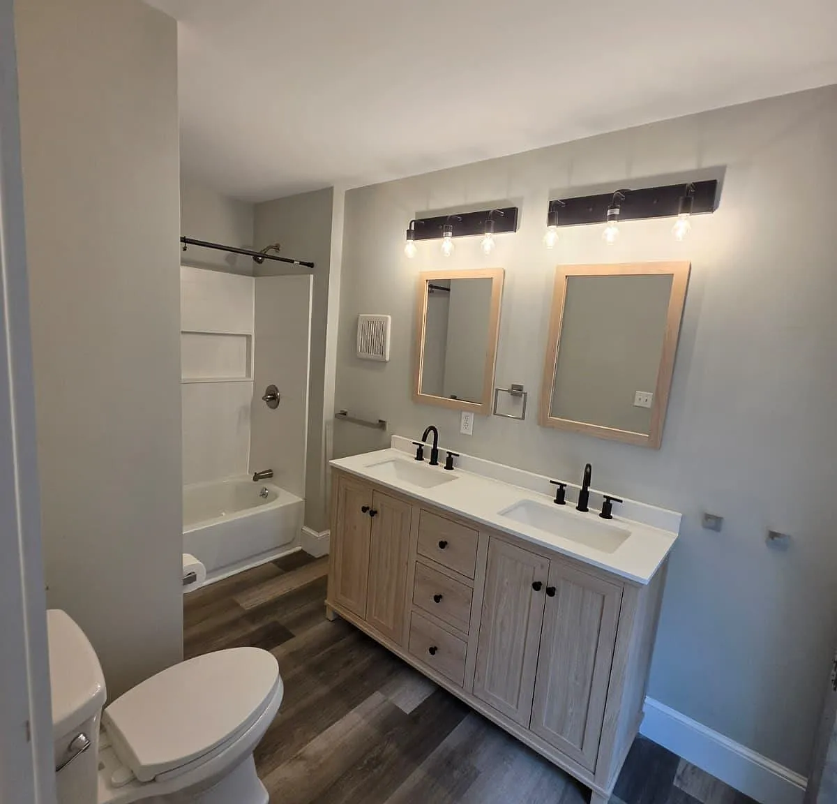 4 bed, 2.0 bath, 1603 sqft, $3,000 — Photo 2