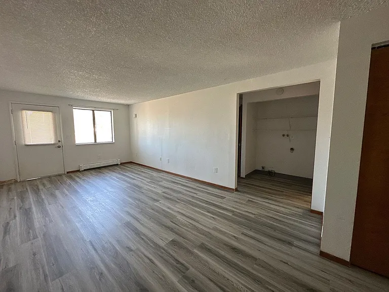 157-169 N Laguna St — Photo 15
