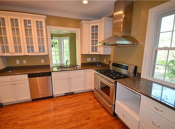 5th image of 129 W Glenwood Dr