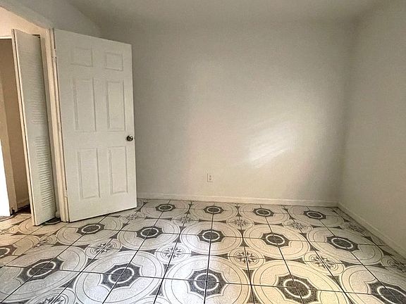 3rd image of 520 NW 35th St APT 3
