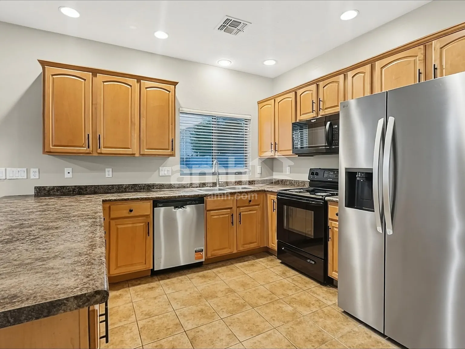 4 bed, 2.5 bath, 2487 sqft, $2,090 — Photo 3