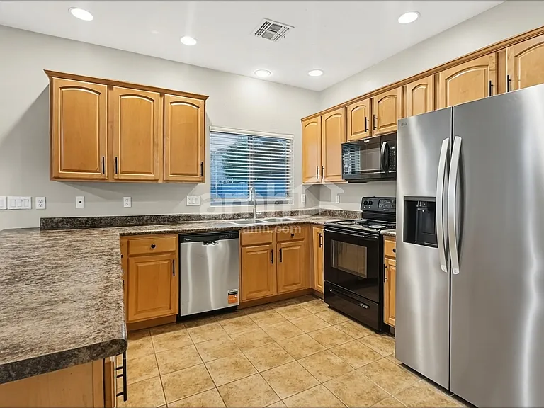 1593 E Megan Dr — Photo 3