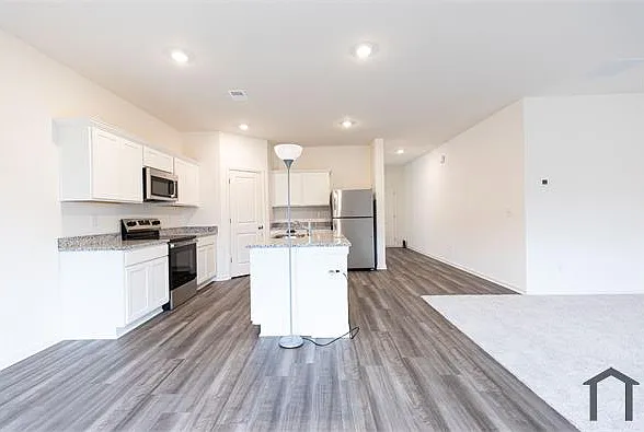 7662 Saffron Ave — Photo 3