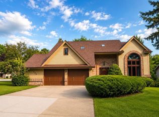 1868 Cypress DRIVE, Grafton, WI 53024