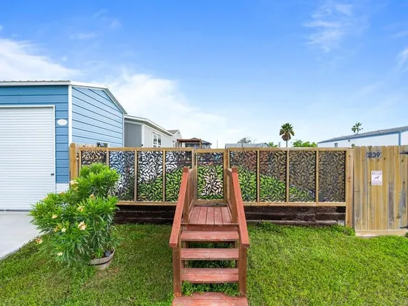 239 Allen M Parks Dr, Rockport, TX 78382