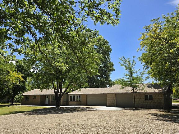 4th image of 843 E ARMETTA Drive