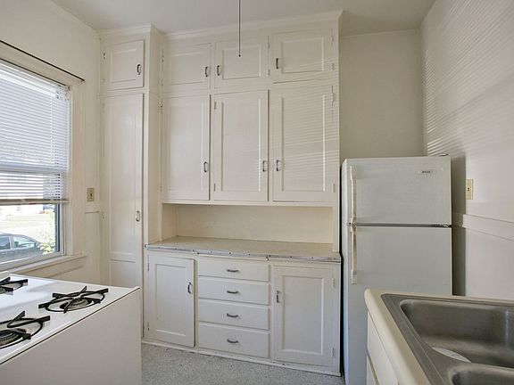3rd image of 3411 Hennepin Ave S #7