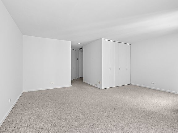 5th image of 145 E 48th St APT 5G