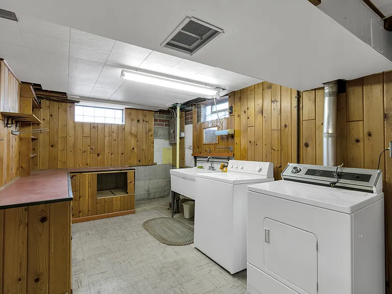 122 Alberta Dr — Photo 19