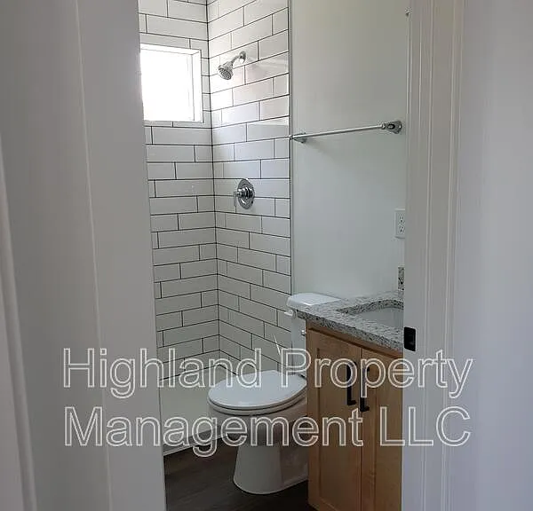 902 NE Colorado St #301 — Photo 4