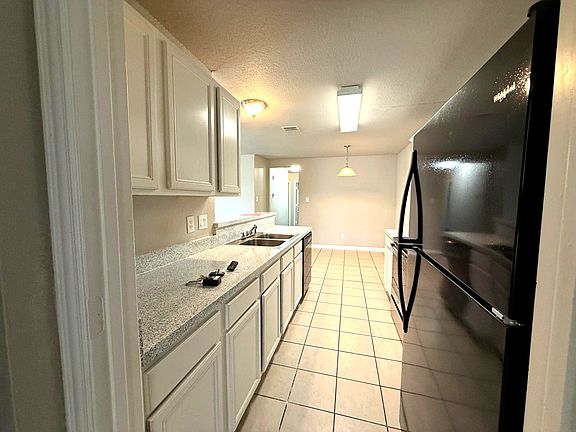 5th image of 3113 Karen St