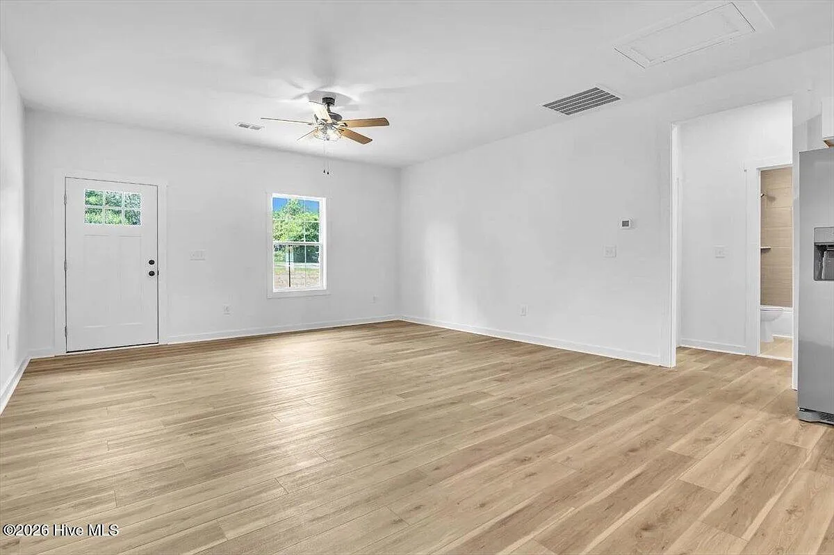 3 bed, 2.0 bath, 1209 sqft, $1,695 — Photo 4