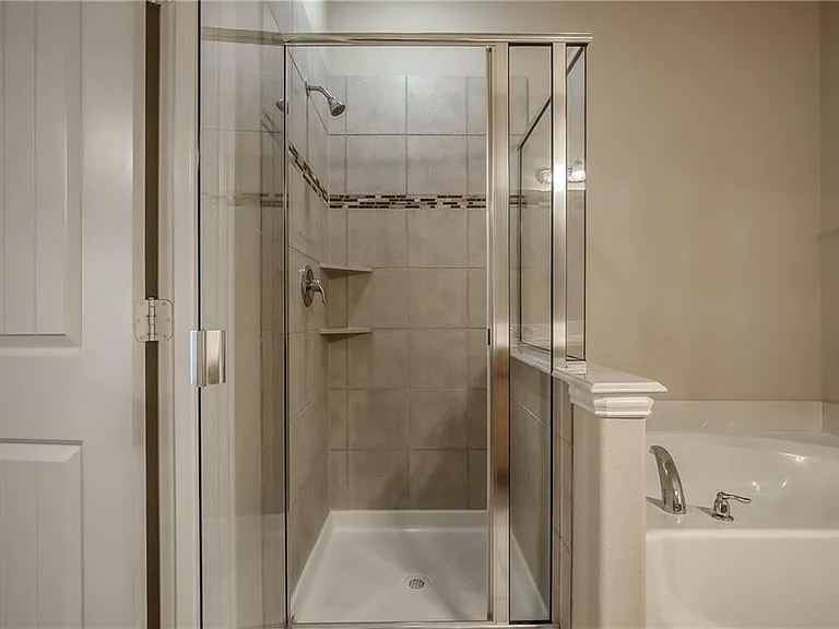 817 Silvermoon Dr — Photo 12