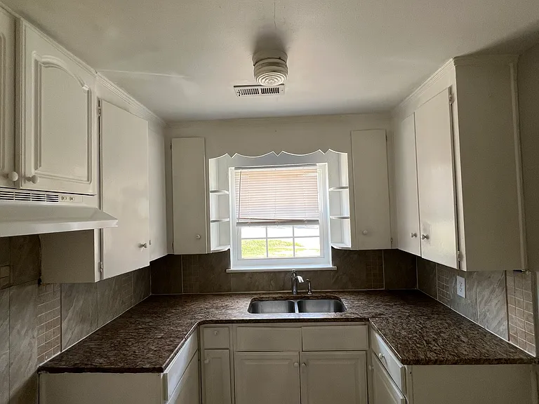 3421 Monroe Rd — Photo 5