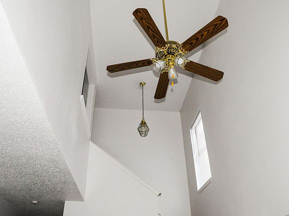 4th image of 703 Astaire Ave