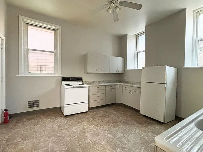 511 Lowell Ave — Photo 4