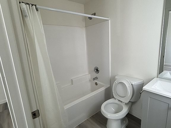 4th image of 1101 Magnolia Ave #C