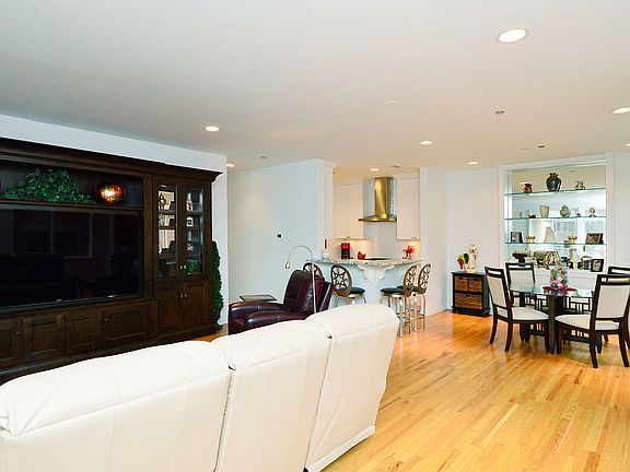 5th image of 1155 W Armitage Ave APT 208