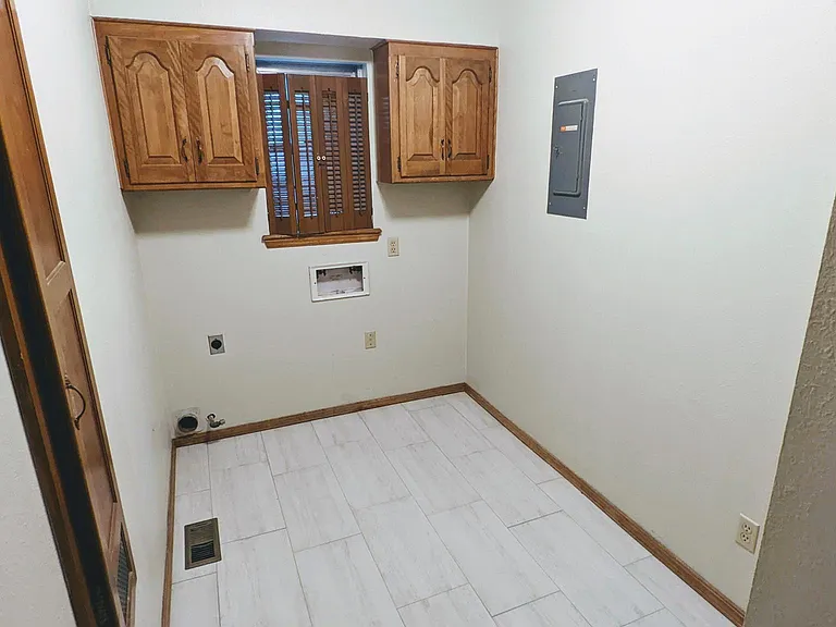 2657 Chateau Dr — Photo 27