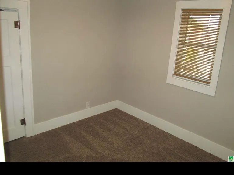 813 7th Ave — Photo 6