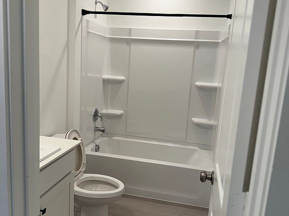 5th image of 216 Ottawa Way