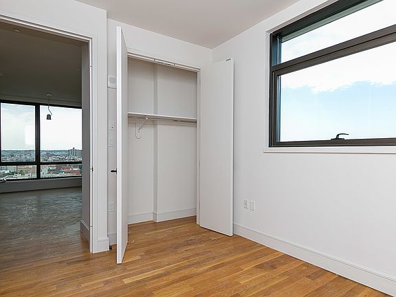 5th image of 321 Wythe Ave #1300