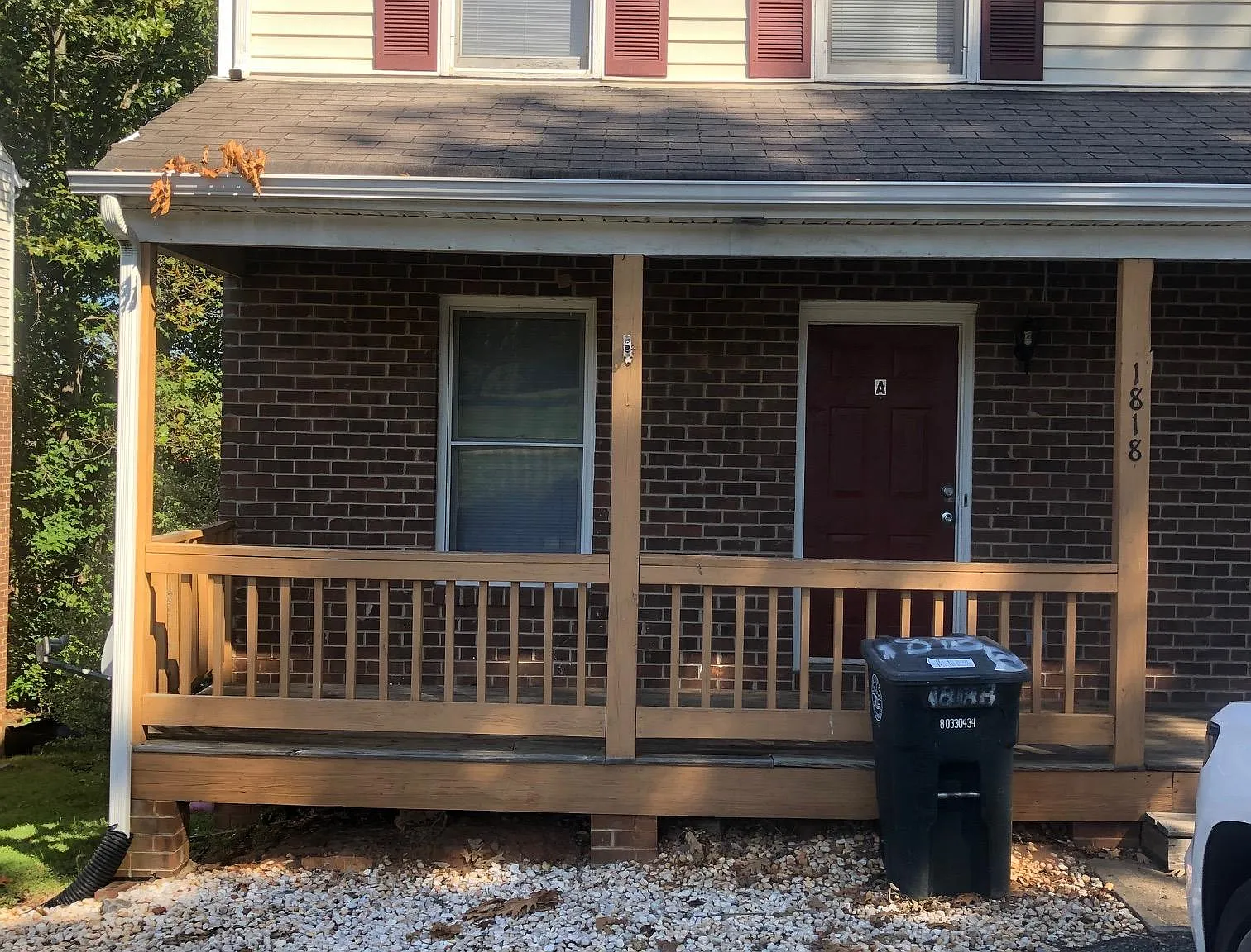 3 bed, 1.5 bath, 1152 sqft, $1,000 — Photo 1