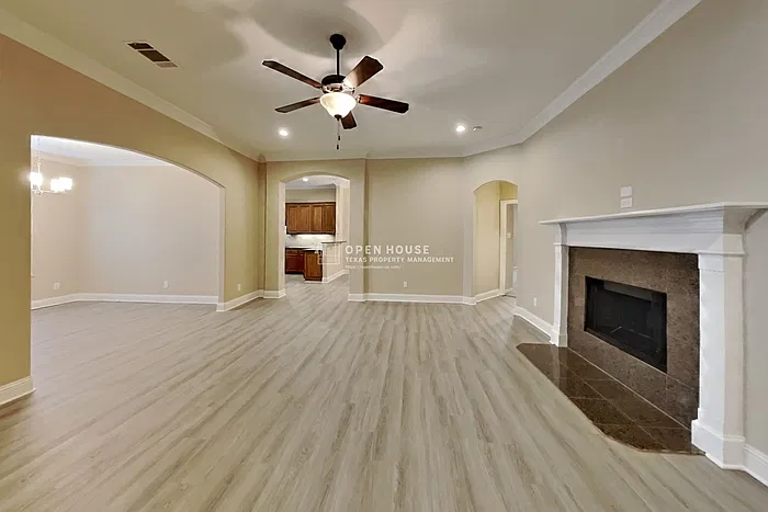 4 bed, 3.0 bath, 2548 sqft, $2,825 — Photo 4