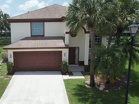 2nd image of 8909 Aubrey Ln