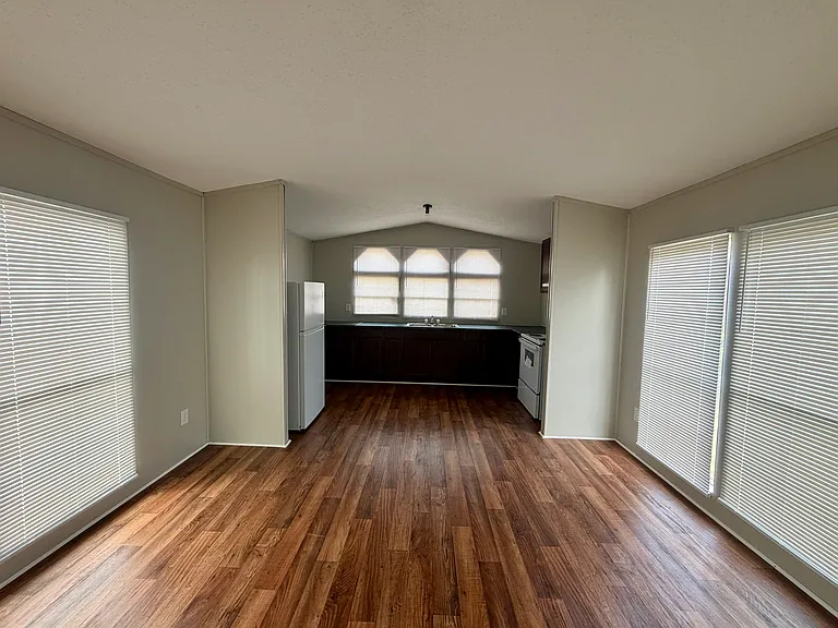 107 Crabapple Ln — Photo 3