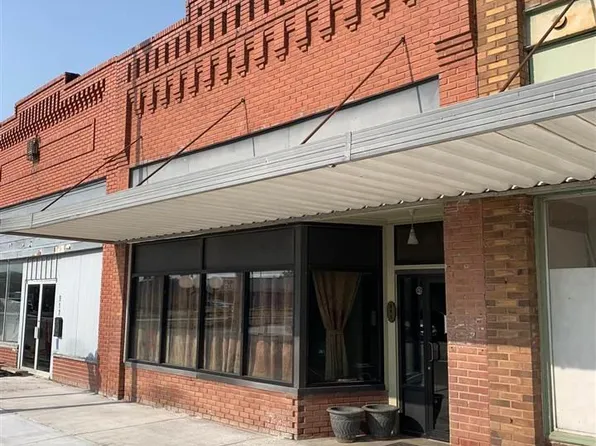 215 S Main St, Blackwell, OK 74631