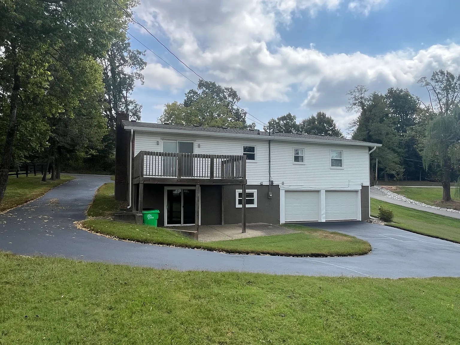 4 bed, 2200 sqft, $2,400 — Photo 2
