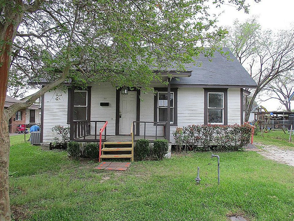 1st image of 1110 1st St