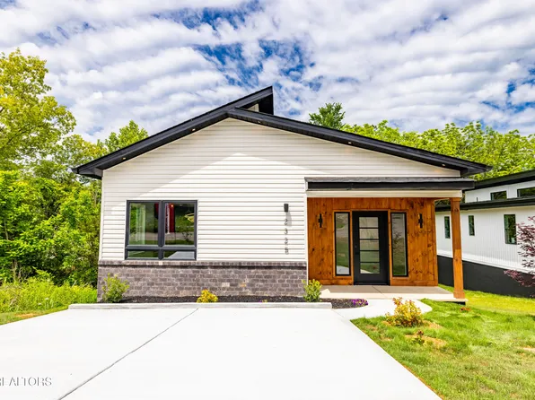 2325 Rock Gardens Dr, Sevierville, TN 37876