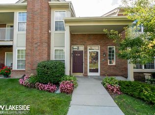 16508 Glenpointe Dr, Clinton Township, MI 48038