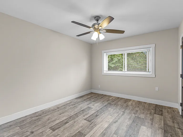 Clydesdale Apartments — Photo 10