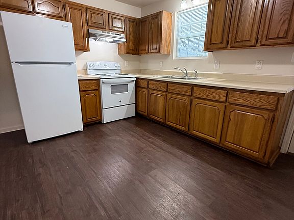 5th image of 224 E 20th St
