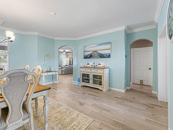 5th image of 613 Flowerwood Dr SE