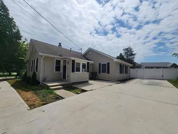 2nd image of 841 Bay Ave