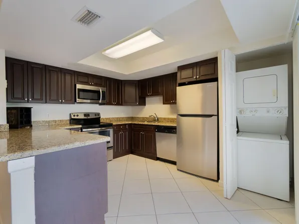 1530 Shaker Circle, Wellington, FL 33414