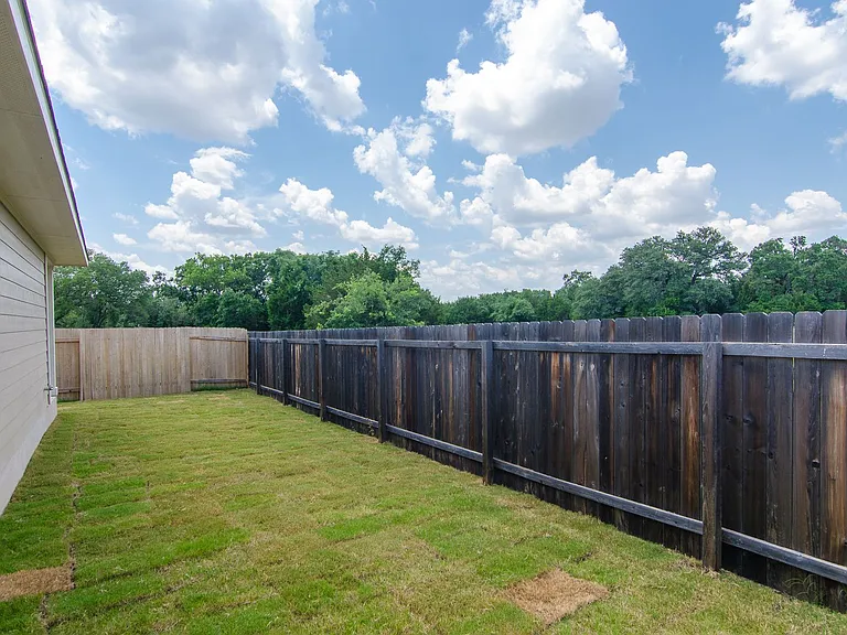 905 Olive Creek Dr — Photo 32